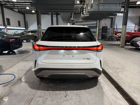 Used 2024 Lexus RX 350 Premium image 3