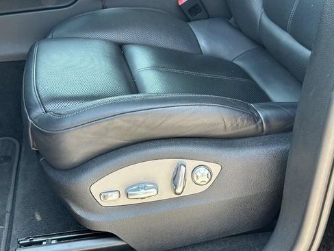 Used 2024 Porsche Macan AWD/4WD image 33