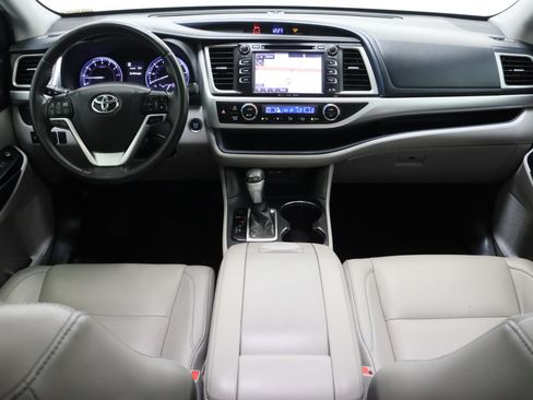 Used 2019 Toyota Highlander XLE FWD image 33