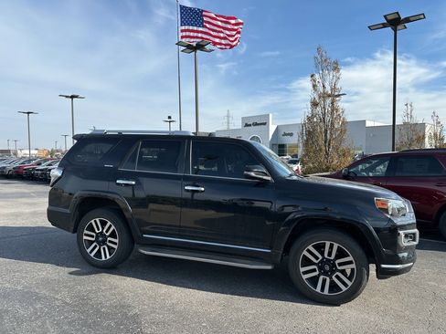 Used 2018 Toyota 4Runner SR5 image 1