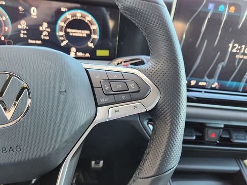 New 2026 Volkswagen Tiguan SE R-Line AWD/4WD image 18