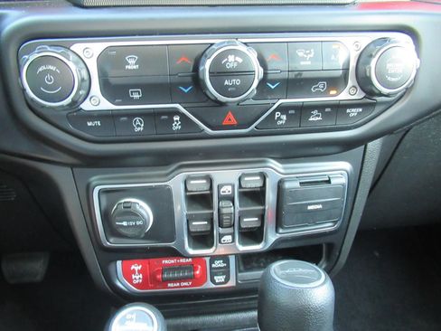 Used 2021 Jeep Gladiator Rubicon AWD/4WD image 31