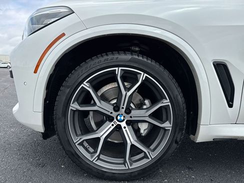 Used 2021 BMW X5 xDrive40i w/ M Sport Package AWD/4WD image 10