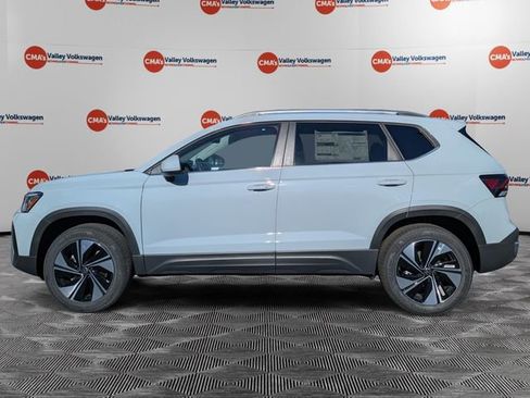 New 2026 Volkswagen Taos SE image 8