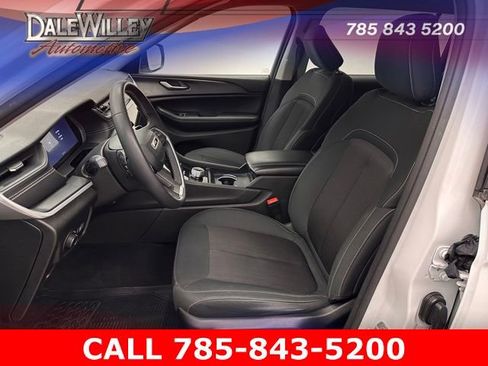 Used 2024 Jeep Grand Cherokee L Laredo image 16