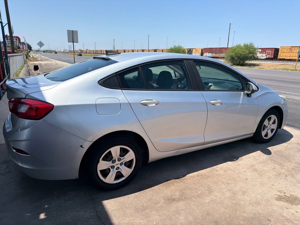 Used 2018 Chevrolet Cruze LS FWD image 13