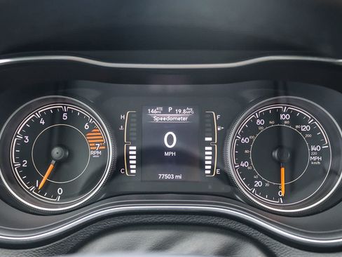 Used 2019 Jeep Cherokee Latitude Plus FWD image 23
