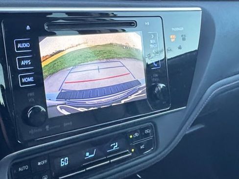 Used 2017 Toyota Corolla L image 9