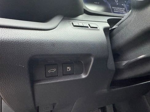 Used 2025 Toyota Crown Signia w/ Advanced Technology Package image 25