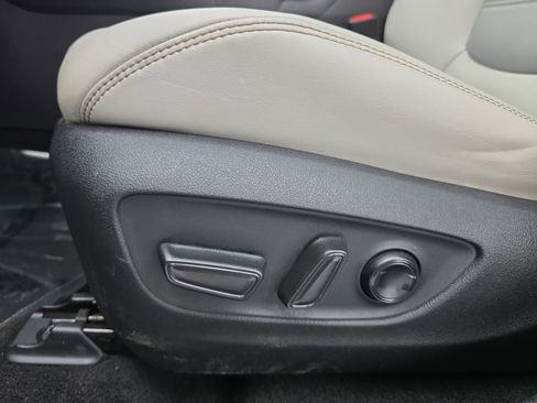 Used 2023 Toyota RAV4 XLE Premium AWD/4WD image 28