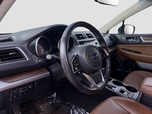 Used 2018 Subaru Outback 3.6R Touring AWD/4WD image 10