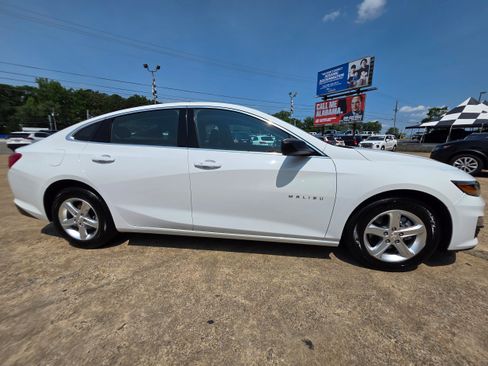 Used 2023 Chevrolet Malibu LS FWD image 4