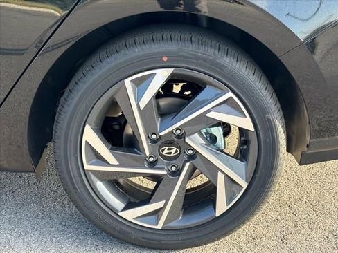 New 2025 Hyundai Elantra SEL FWD image 10