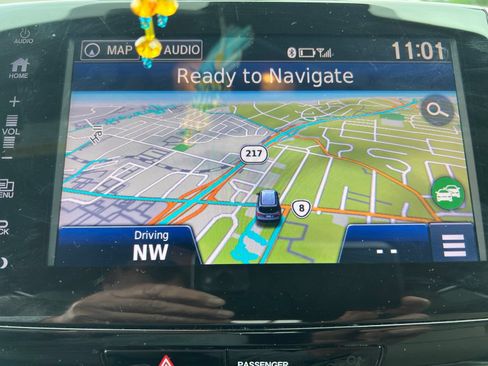 Used 2018 Honda Pilot Touring image 10