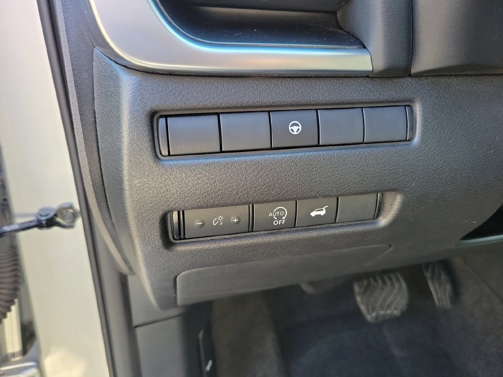Used 2024 Nissan Rogue SV AWD/4WD image 24