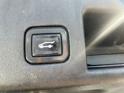 Used 2020 Chevrolet Equinox LT w/ Driver Convenience Package AWD/4WD image 9