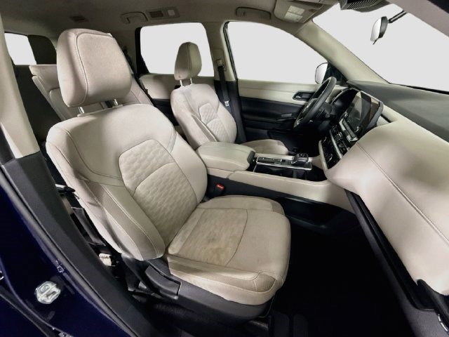 Used 2024 Nissan Pathfinder SV w/ Lighting Package (N92) FWD image 28