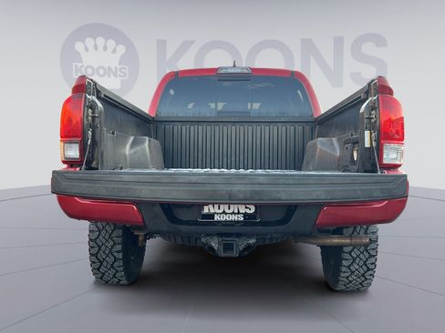 Used 2019 Toyota Tacoma TRD Off-Road image 24