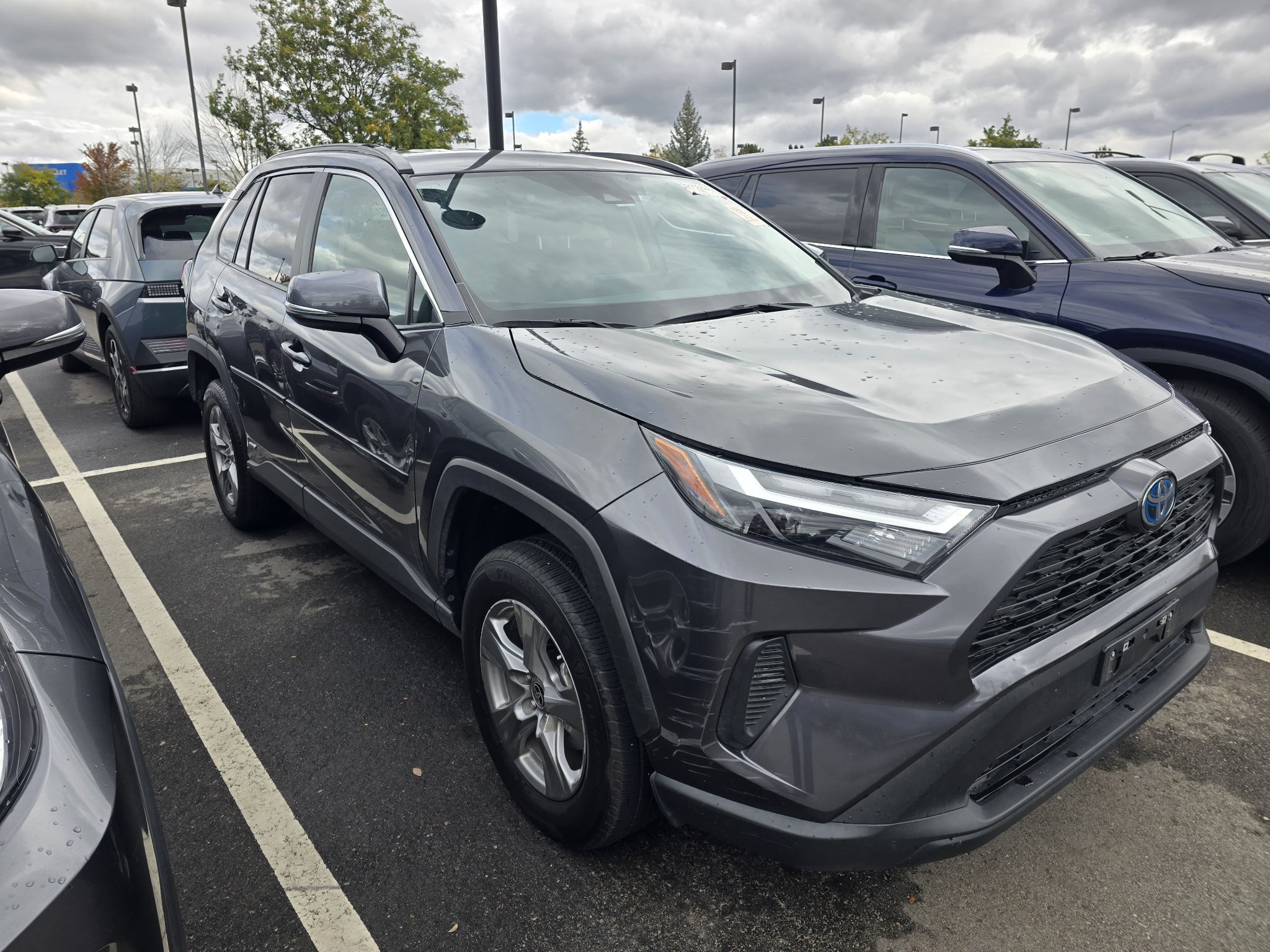 Used 2024 Toyota RAV4 LE AWD/4WD image 5