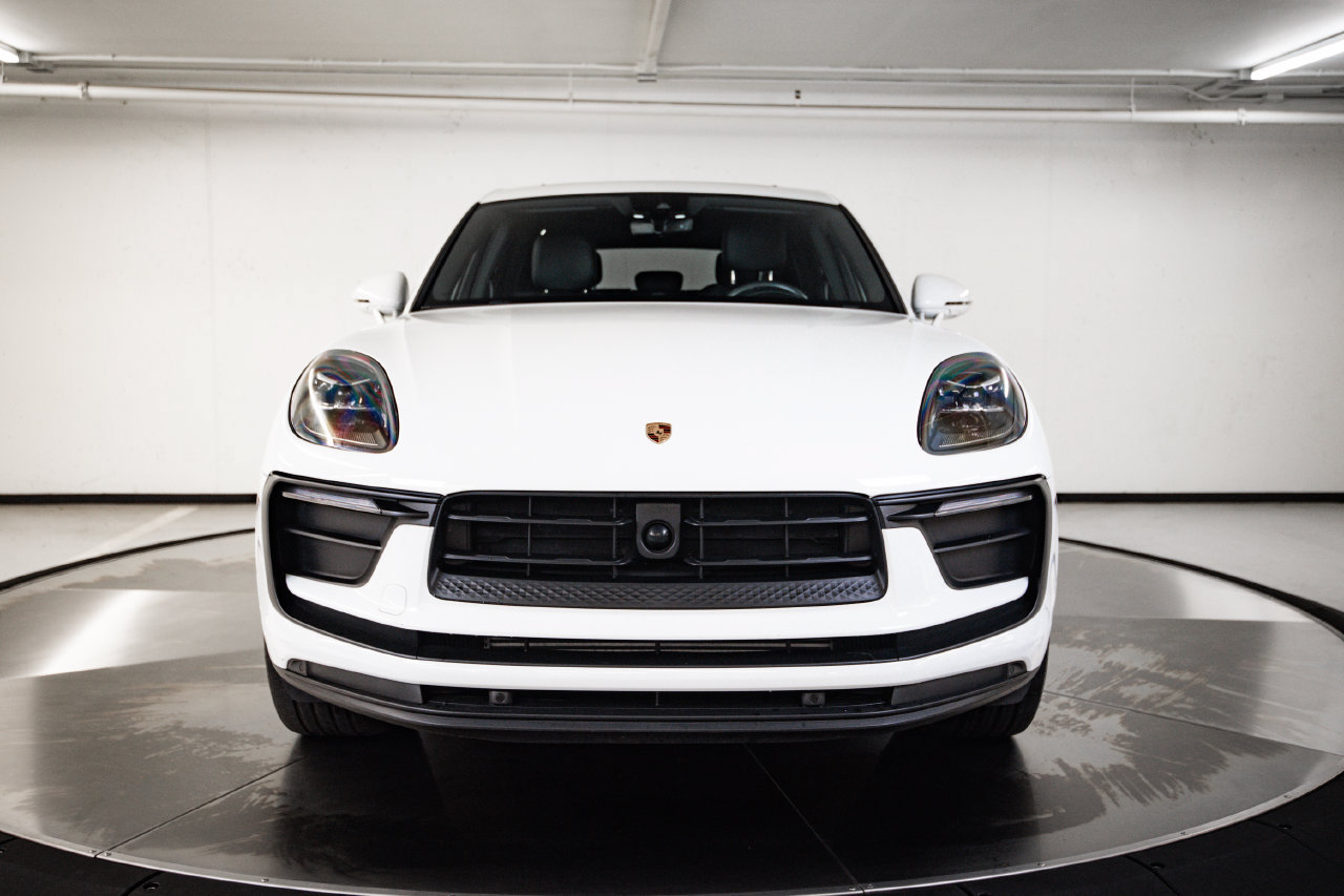 Certified 2024 Porsche Macan AWD/4WD image 10