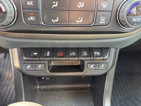 Used 2022 Chevrolet Colorado Z71 w/ Z71 Midnight Edition image 7