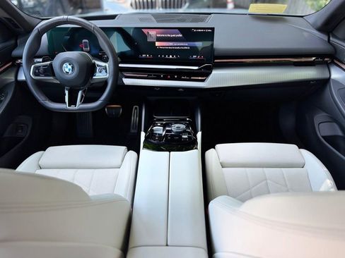 Used 2025 BMW 530i xDrive w/ M Sport Package AWD/4WD image 21