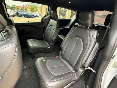 Used 2026 Chrysler Pacifica Select FWD image 19
