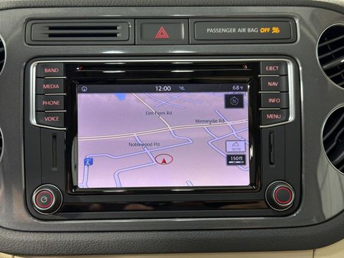 Used 2016 Volkswagen Tiguan SE image 22