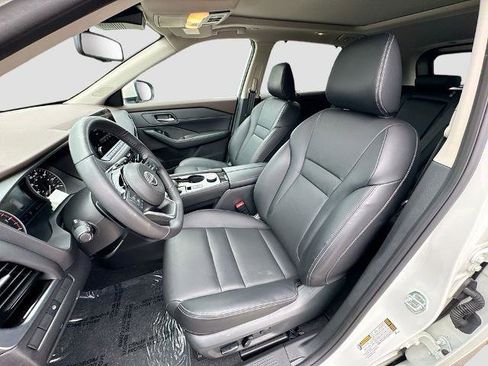 Used 2023 Nissan Rogue SL w/ SL Premium Package image 18