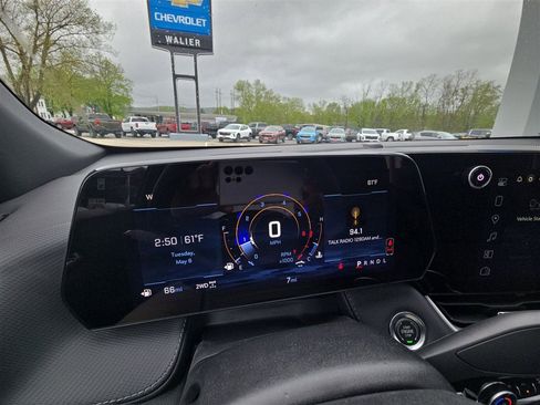 New 2025 Chevrolet Equinox LT w/ Convenience Package II image 12