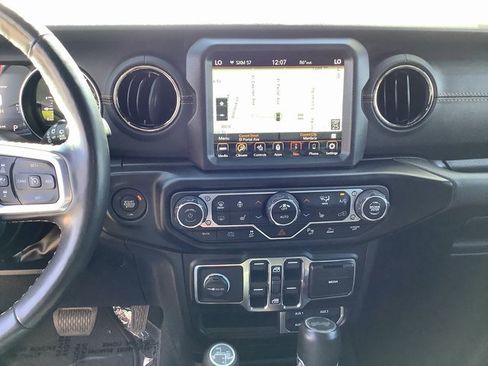 Used 2022 Jeep Wrangler Unlimited Sahara image 17