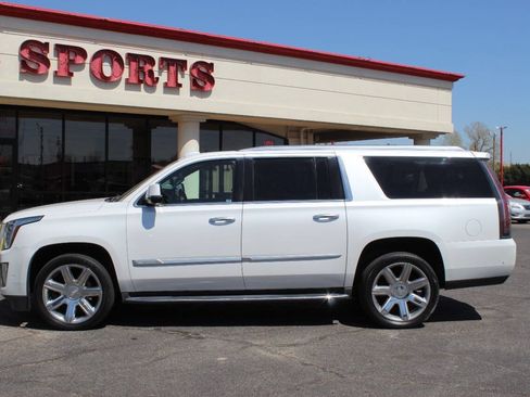 Used 2018 Cadillac Escalade ESV Luxury AWD/4WD image 6