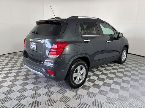 Used 2019 Chevrolet Trax LT w/ LT Convenience Package FWD image 9