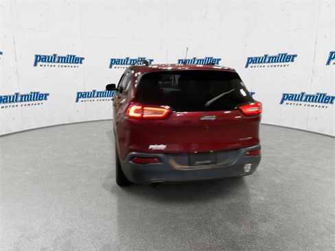 Used 2016 Jeep Cherokee Sport image 9