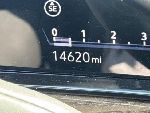 Used 2024 Cadillac Escalade Sport Platinum w/ LPO, ONYX Package image 31