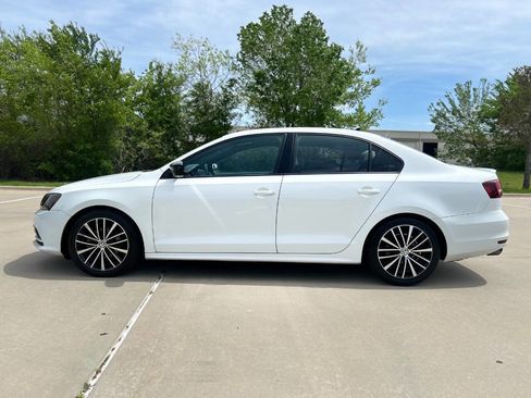 Used 2016 Volkswagen Jetta Sport FWD image 9