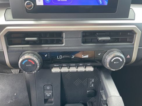 Used 2025 Toyota Tacoma TRD Off-Road AWD/4WD image 21