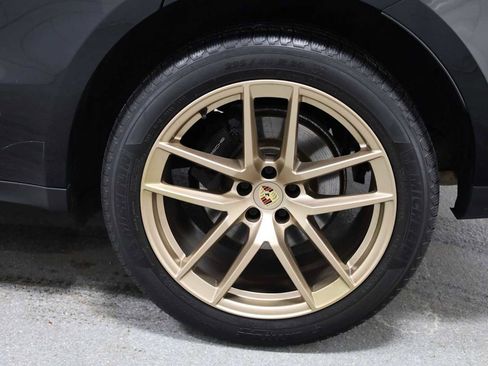 Certified 2023 Porsche Macan Turbo image 39