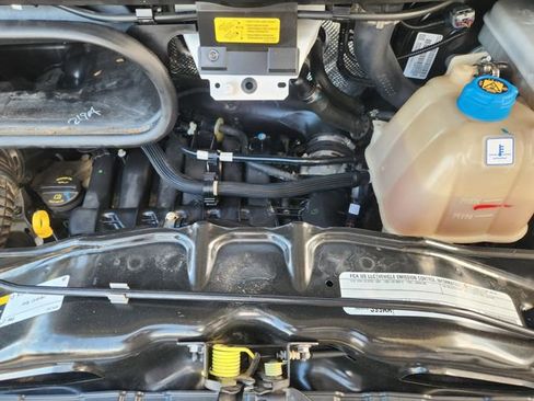Used 2025 RAM ProMaster 2500 w/ Convenience Group image 27