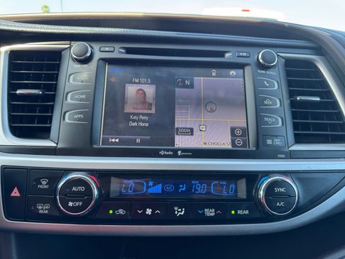 Used 2015 Toyota Highlander XLE image 21