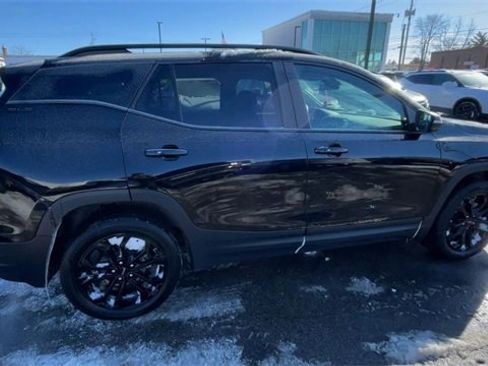 Used 2022 GMC Terrain SLE w/ Driver Convenience Package image 2