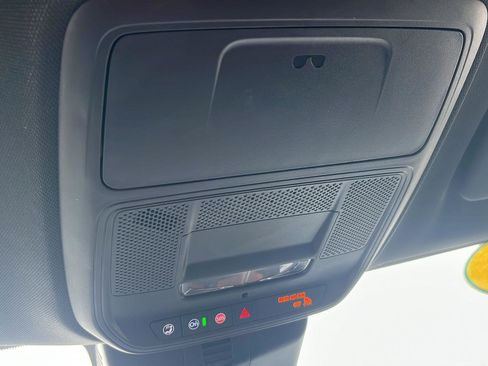 Used 2025 Buick Enclave Preferred image 17