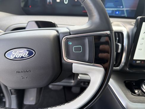 Certified 2025 Ford Expedition Platinum w/ Driver's Package AWD/4WD image 41