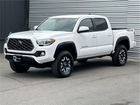 Used 2022 Toyota Tacoma TRD Off-Road w/ Technology Package image 6