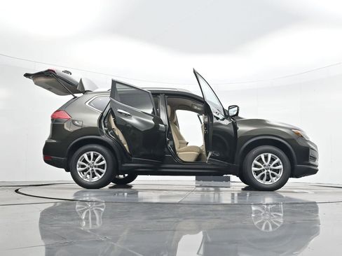 Used 2017 Nissan Rogue SV w/ SV Premium Package image 44