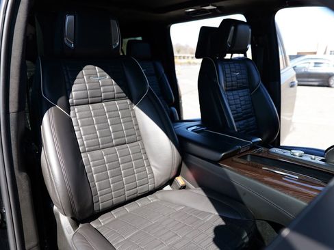 Used 2022 Cadillac Escalade ESV Sport Platinum image 26