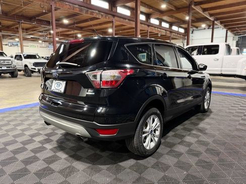 Used 2017 Ford Escape SE image 6