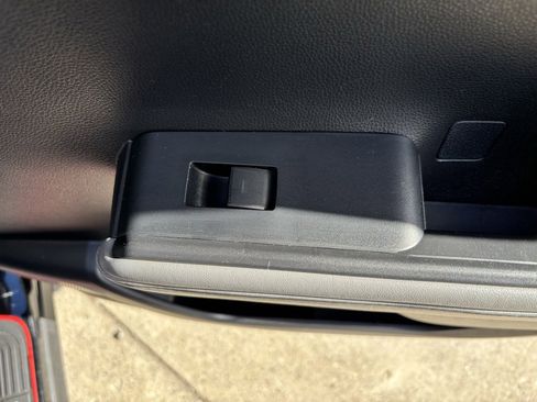 Used 2022 Toyota Highlander XLE image 28