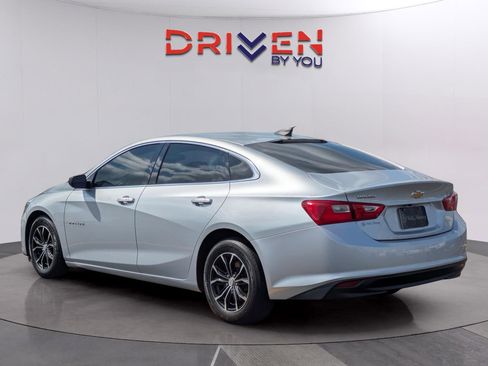 Used 2019 Chevrolet Malibu LS image 3