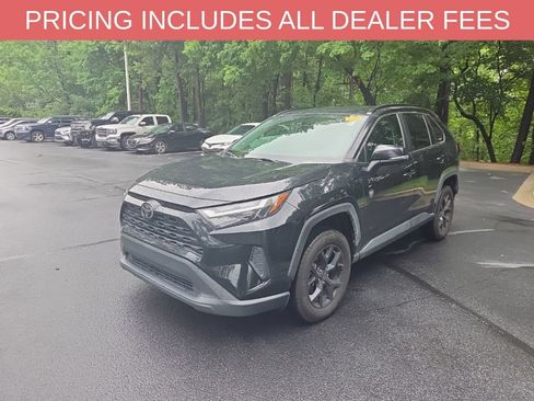 Used 2023 Toyota RAV4 XLE AWD/4WD image 3